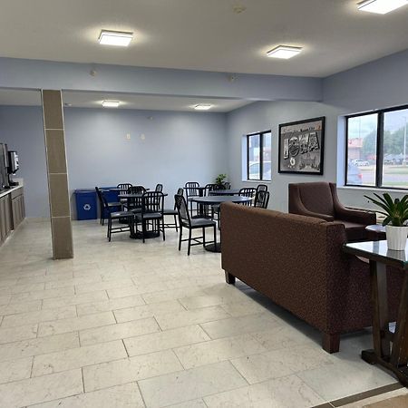 Super 8 By Wyndham Mason City Bagian luar foto