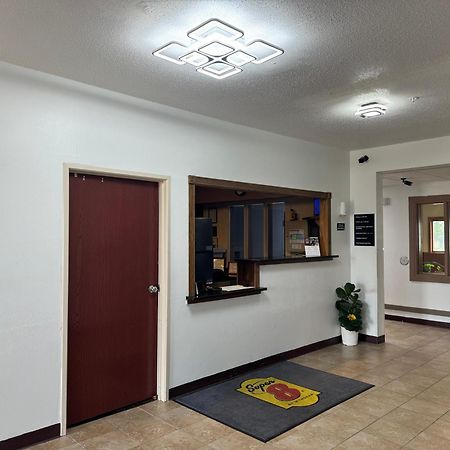 Super 8 By Wyndham Mason City Bagian luar foto
