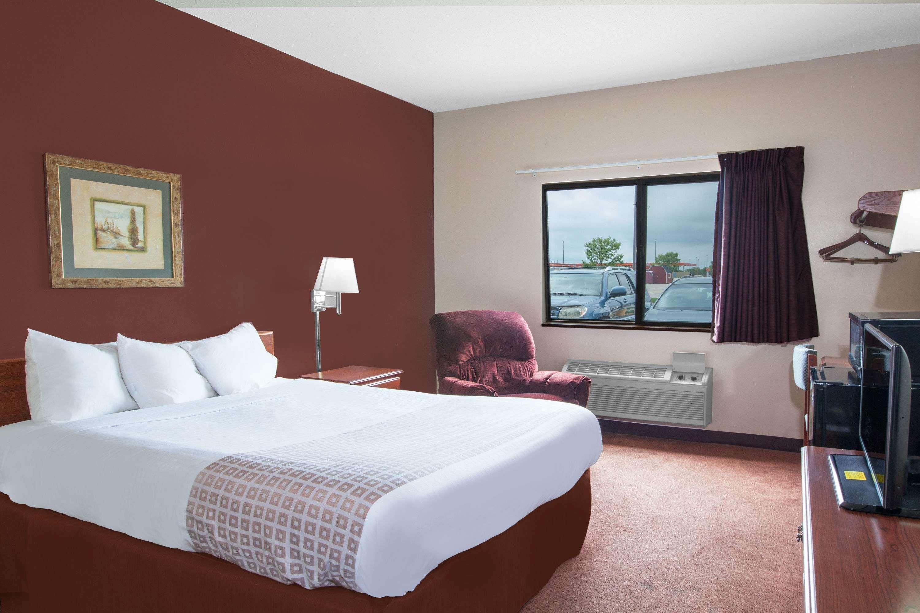 Super 8 By Wyndham Mason City Bagian luar foto
