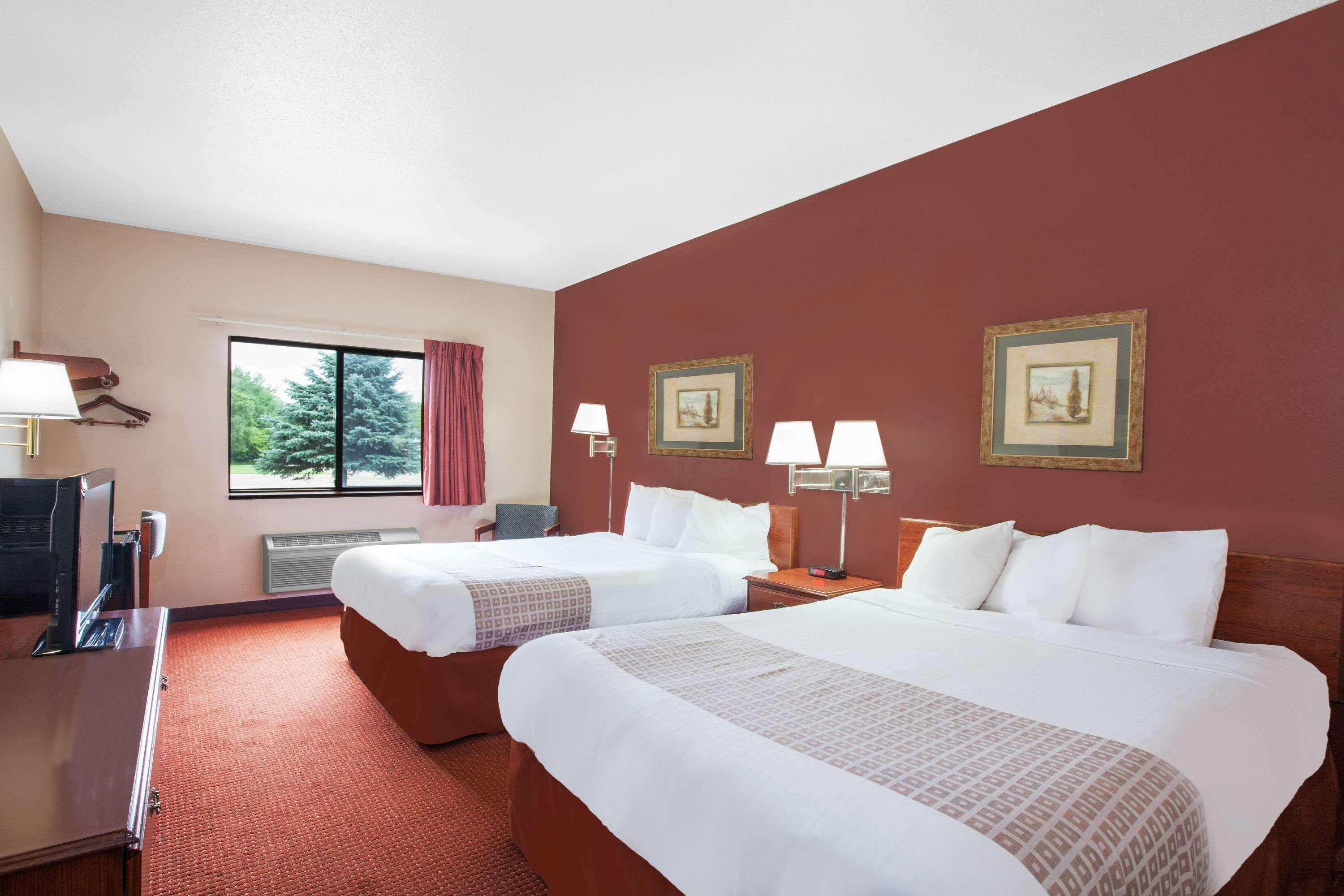Super 8 By Wyndham Mason City Bagian luar foto