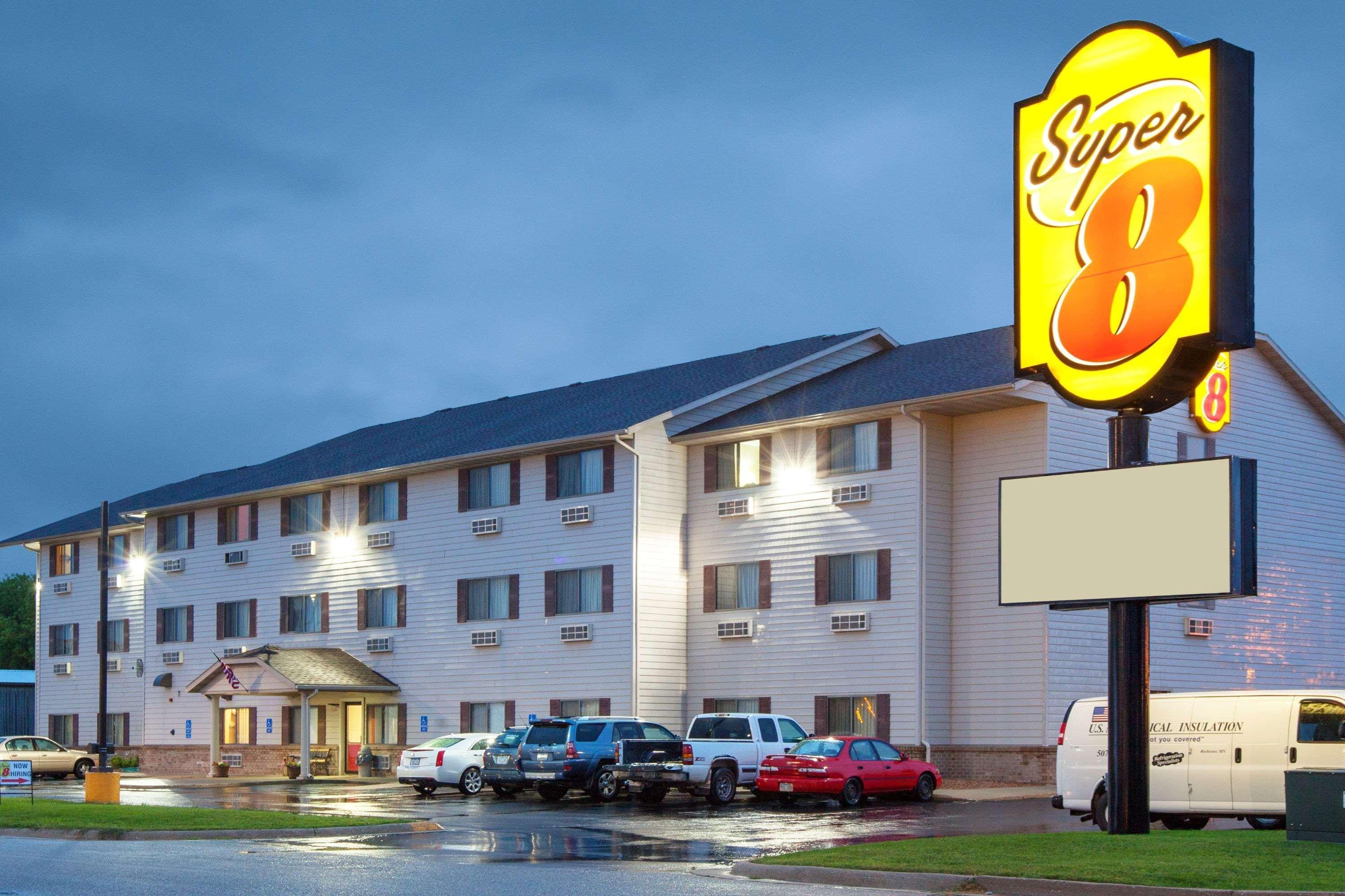 Super 8 By Wyndham Mason City Bagian luar foto
