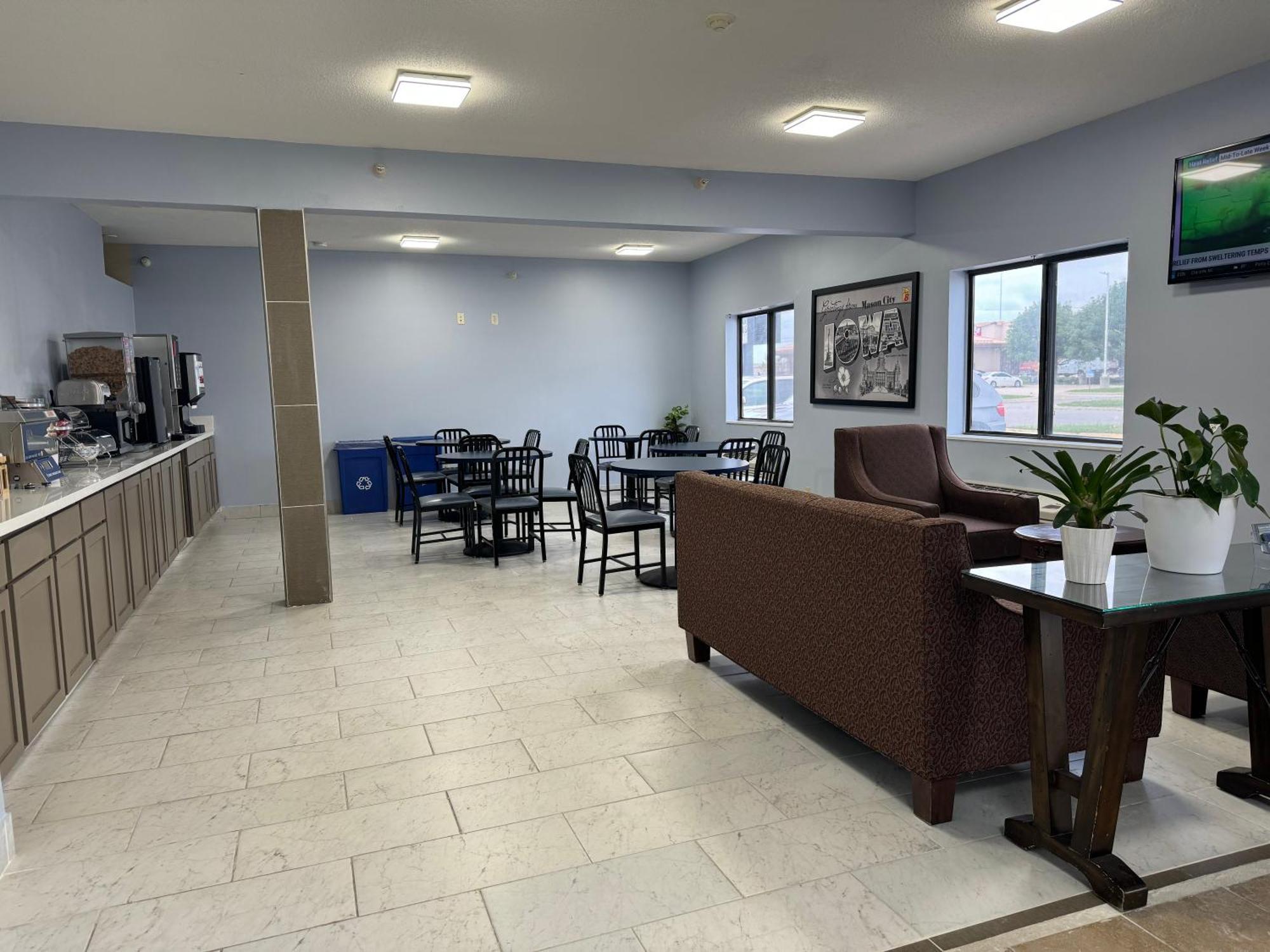 Super 8 By Wyndham Mason City Bagian luar foto