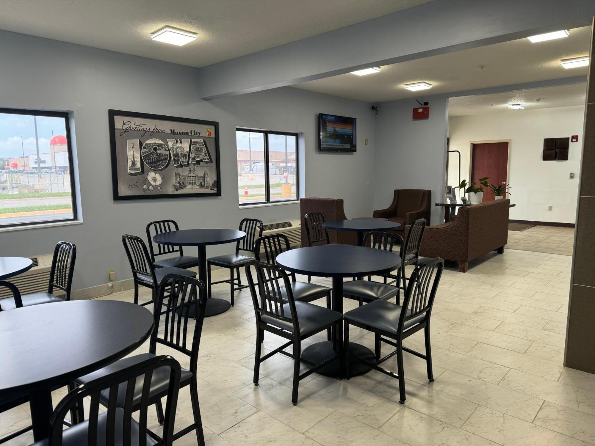 Super 8 By Wyndham Mason City Bagian luar foto