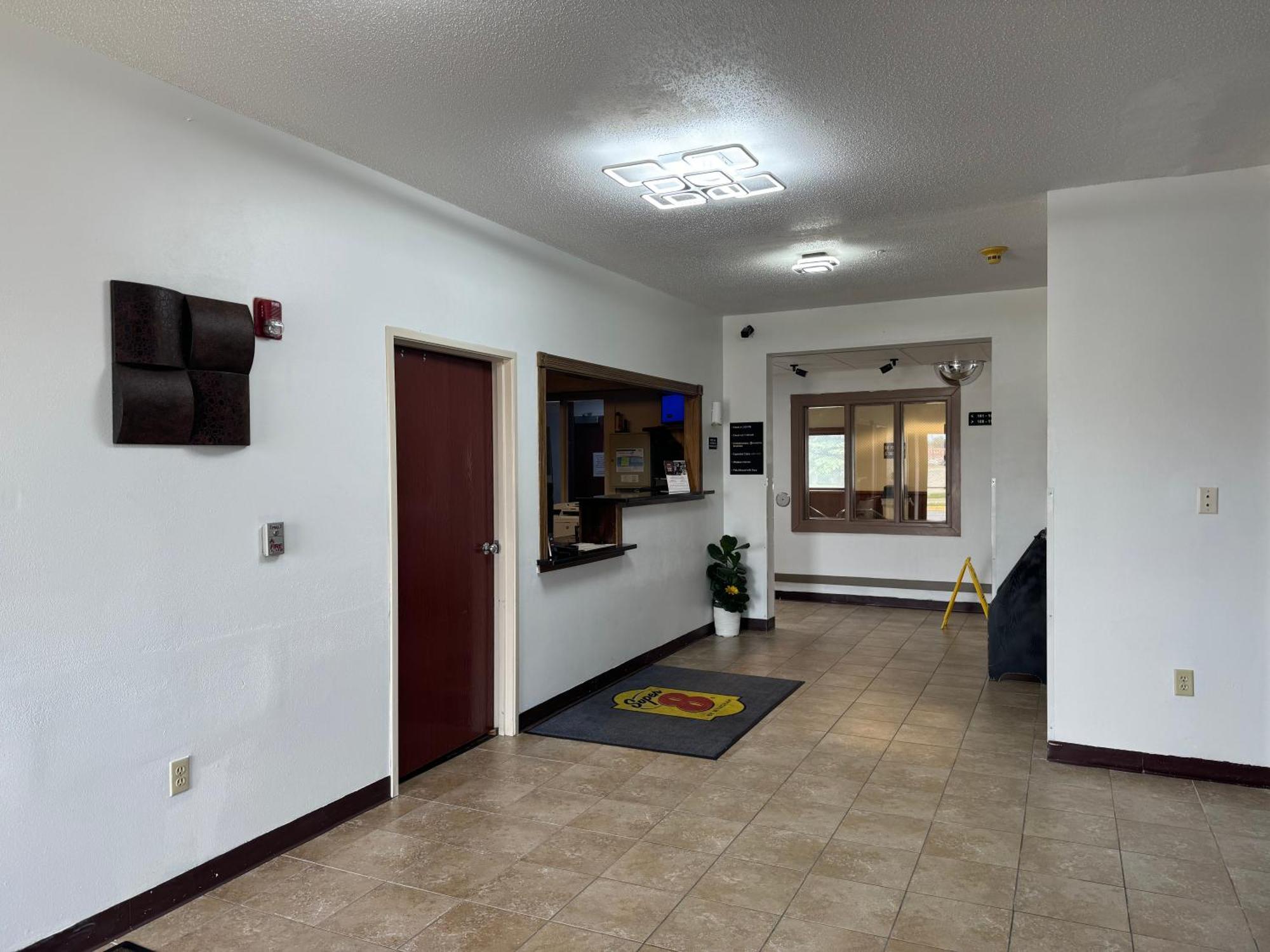Super 8 By Wyndham Mason City Bagian luar foto