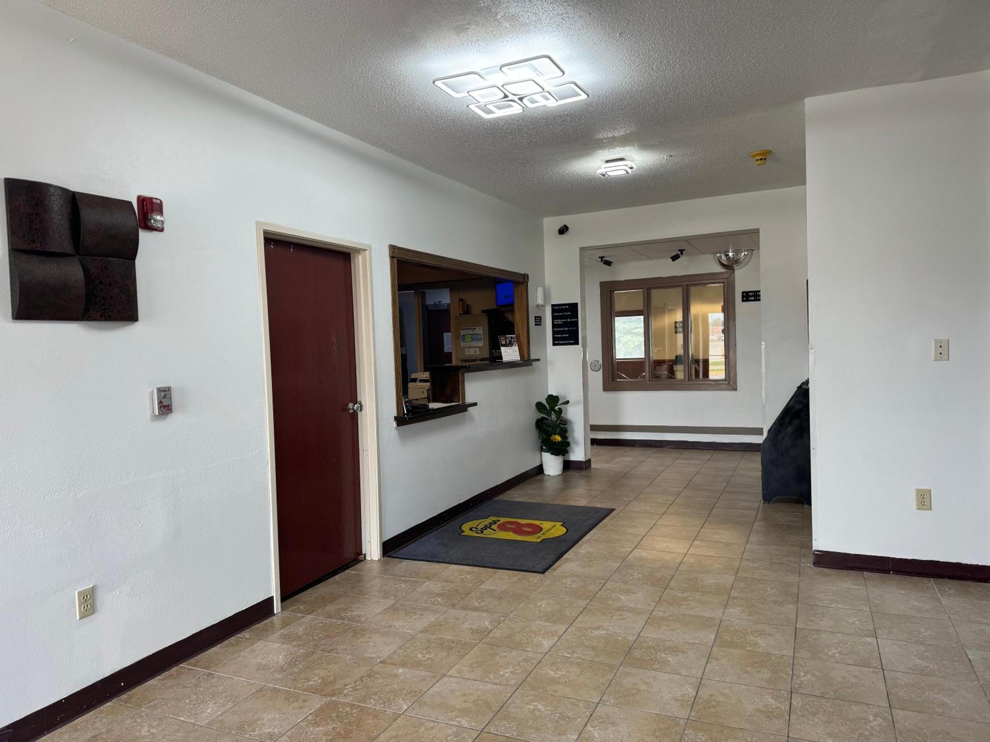 Super 8 By Wyndham Mason City Bagian luar foto
