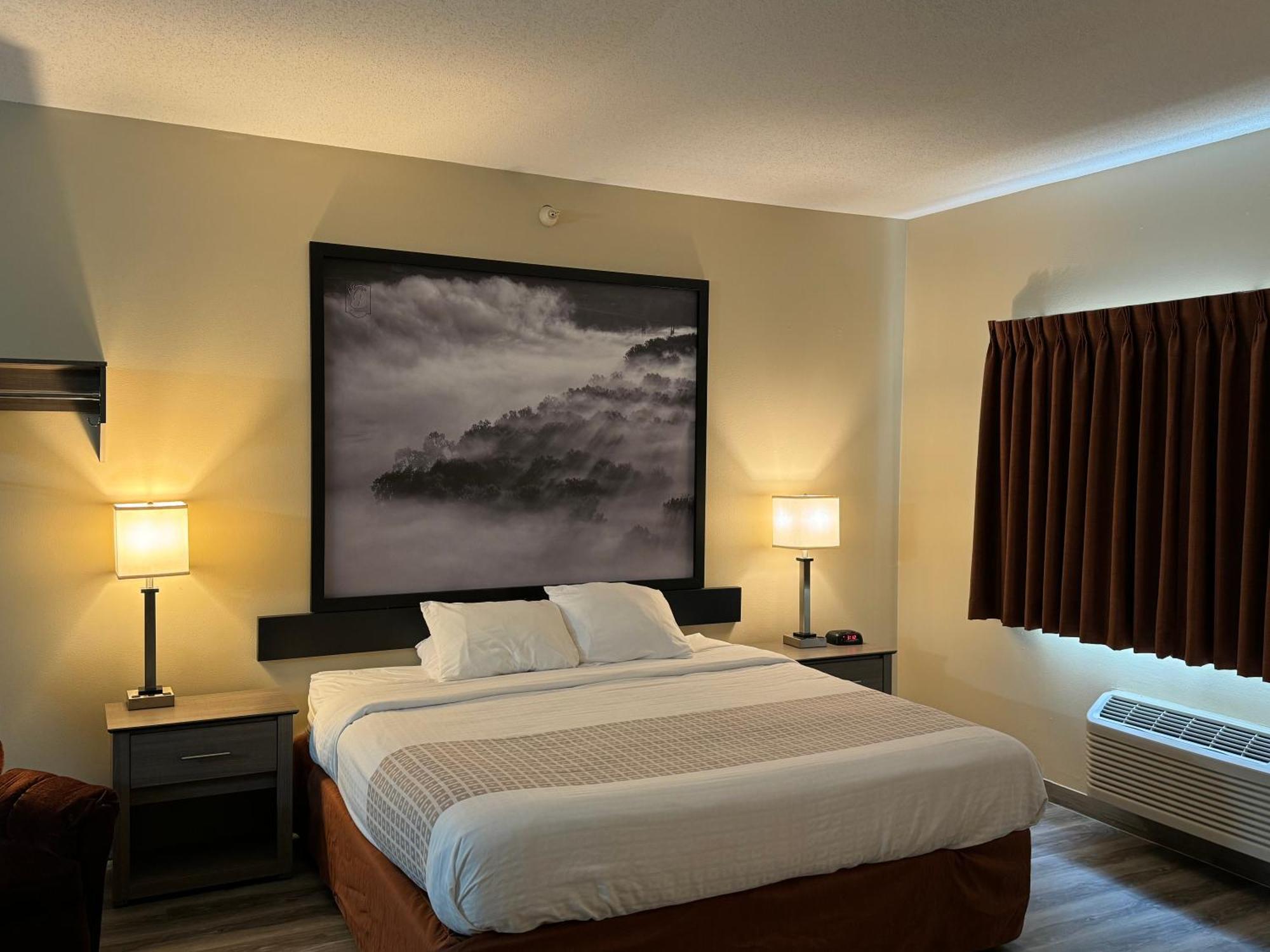 Super 8 By Wyndham Mason City Bagian luar foto