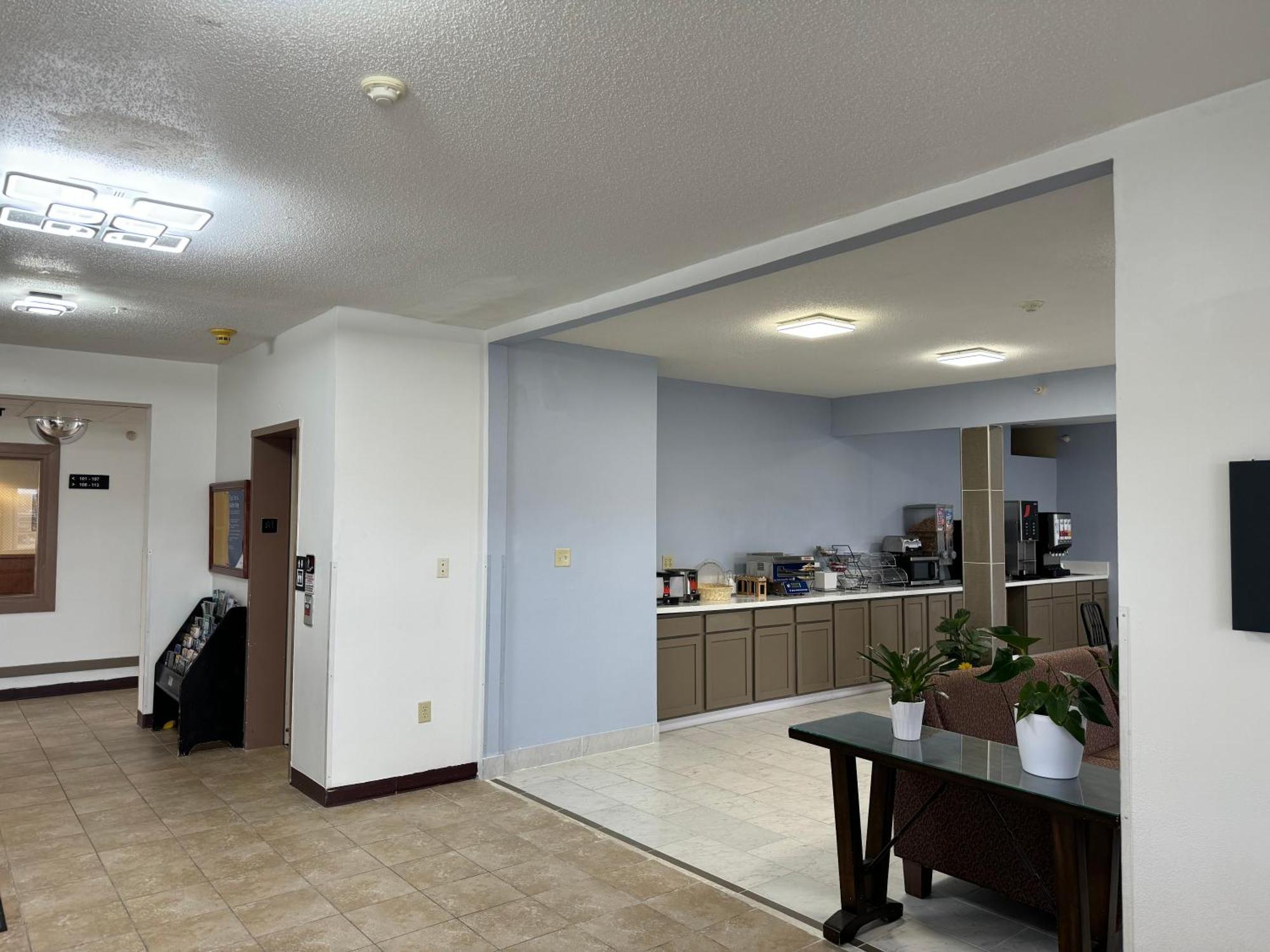 Super 8 By Wyndham Mason City Bagian luar foto