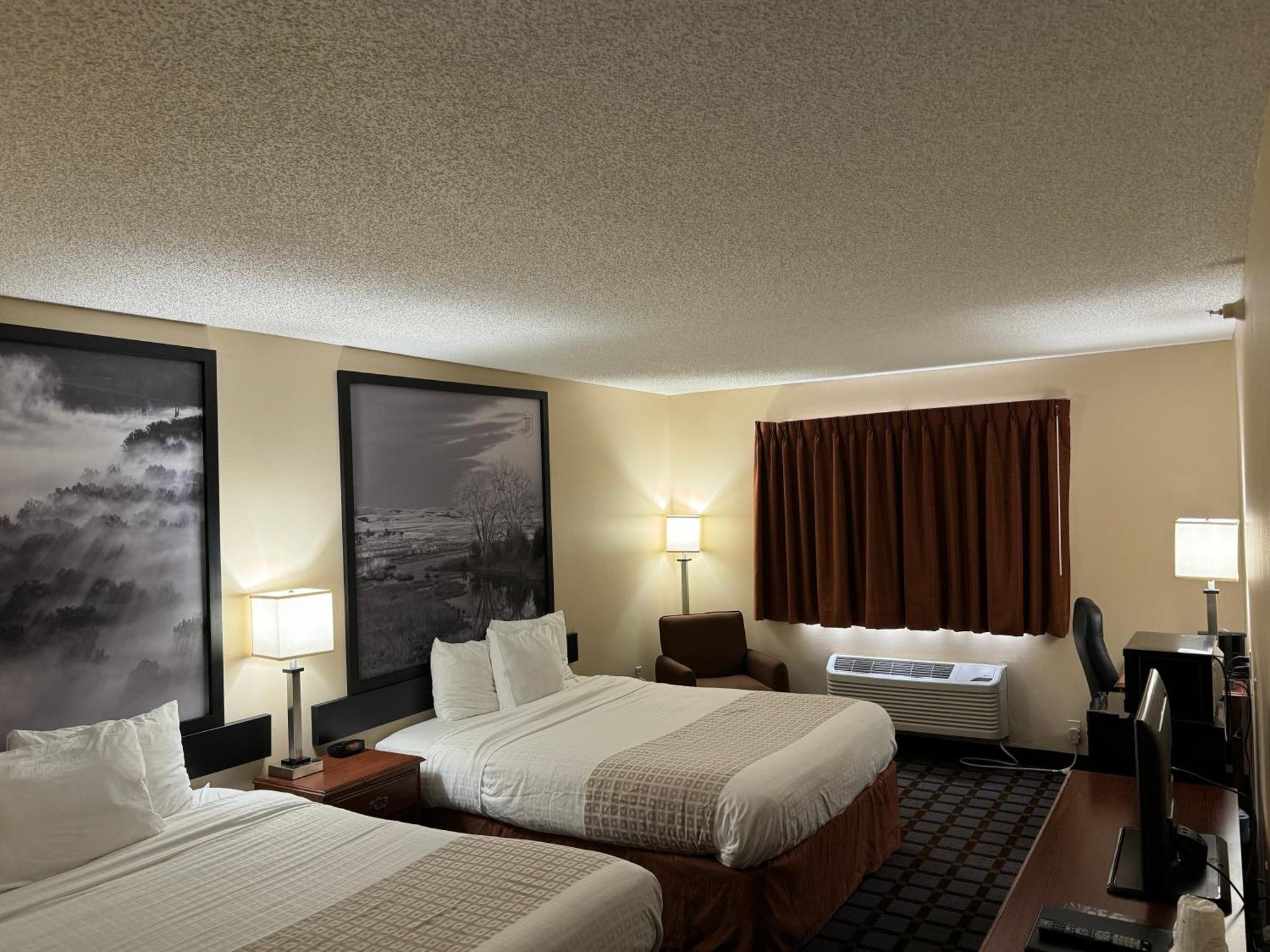 Super 8 By Wyndham Mason City Bagian luar foto